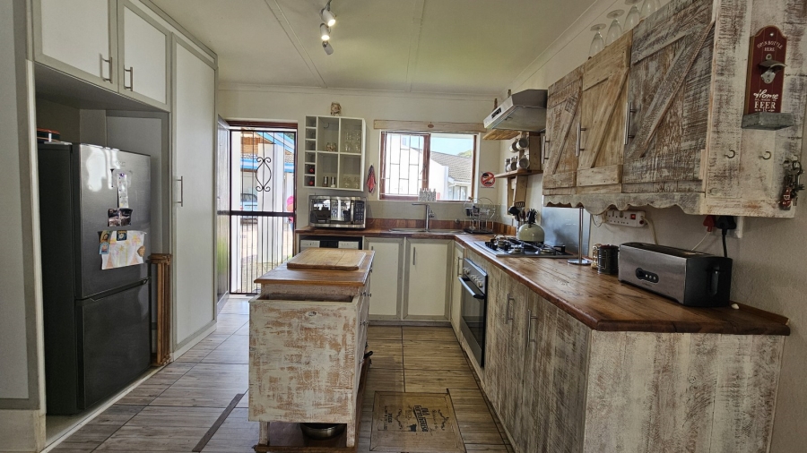 2 Bedroom Property for Sale in Paradise Beach Eastern Cape
